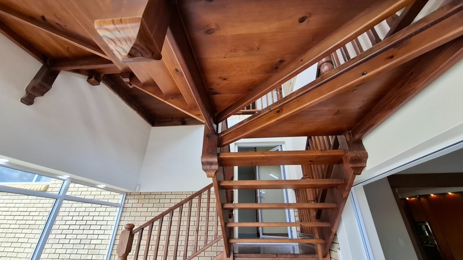 4 Bedroom Property for Sale in Menkenkop Western Cape